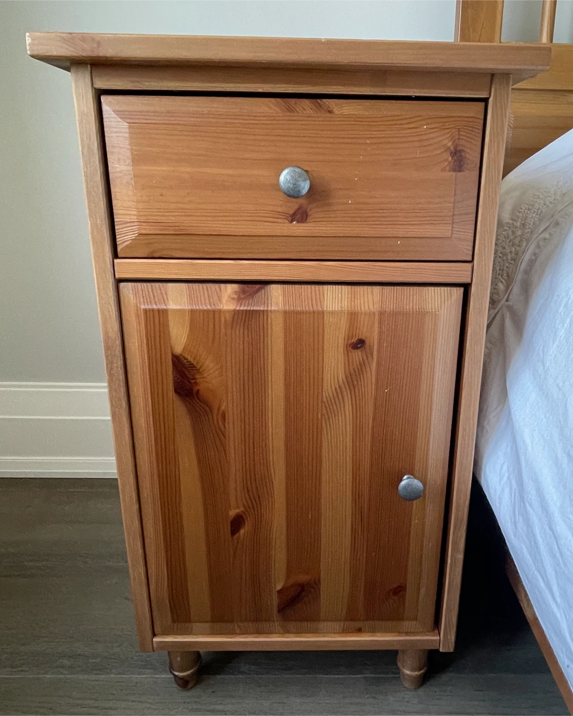 Wooden Pine Bedroom Set - Queen-size Bed and all - photo 2
