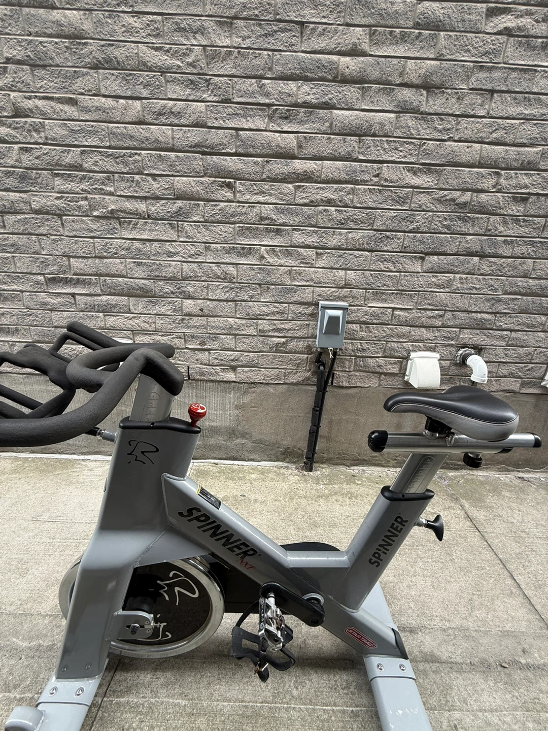 Spinner A3 XT Spin Bike & Adjustable Weight Bench - photo 2
