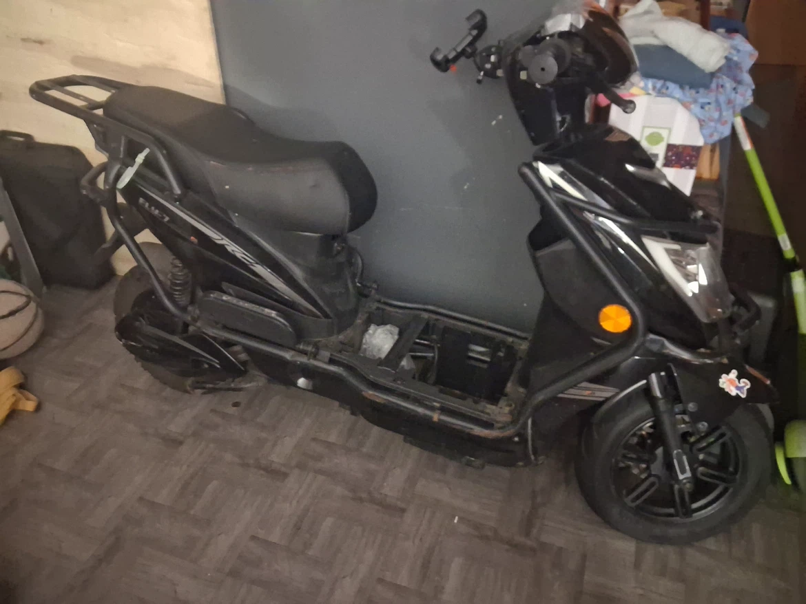 Electric moped - photo 2