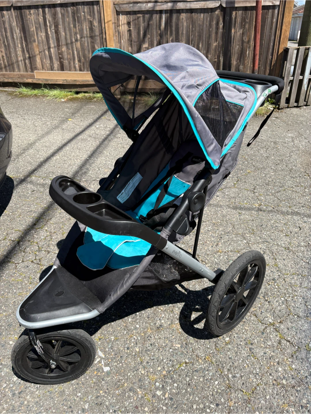Evenflo jogging stroller - photo 2