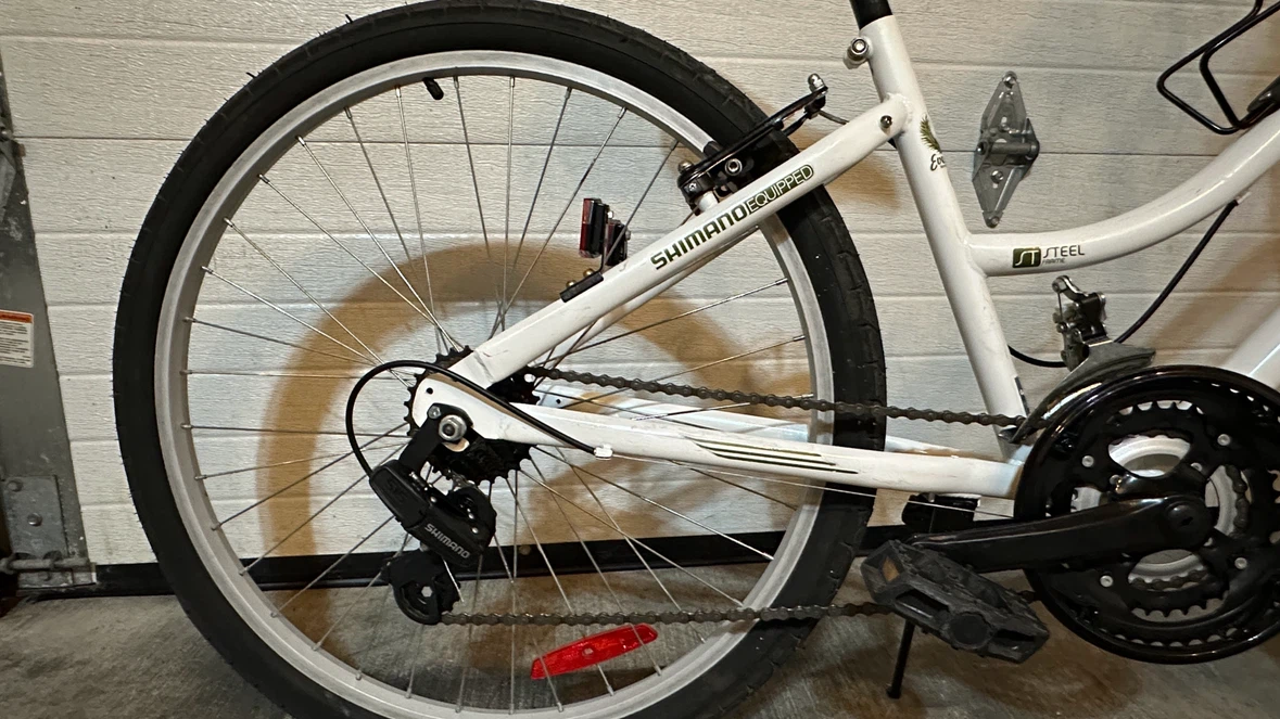 26” White Everyday Traveler Bicycle - photo 2