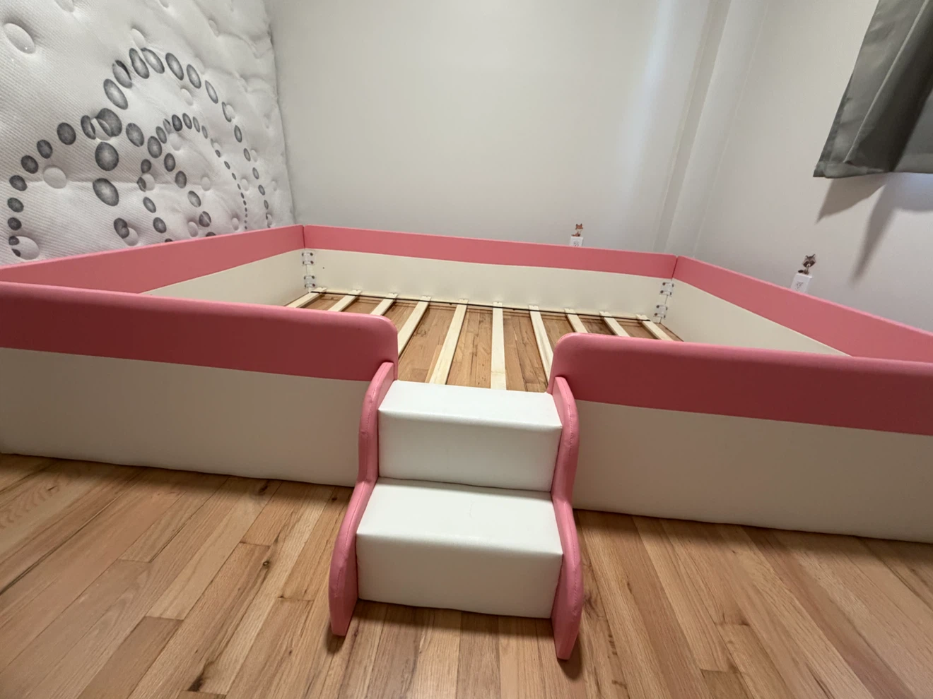 Queen sized toddler bed frame - photo 2