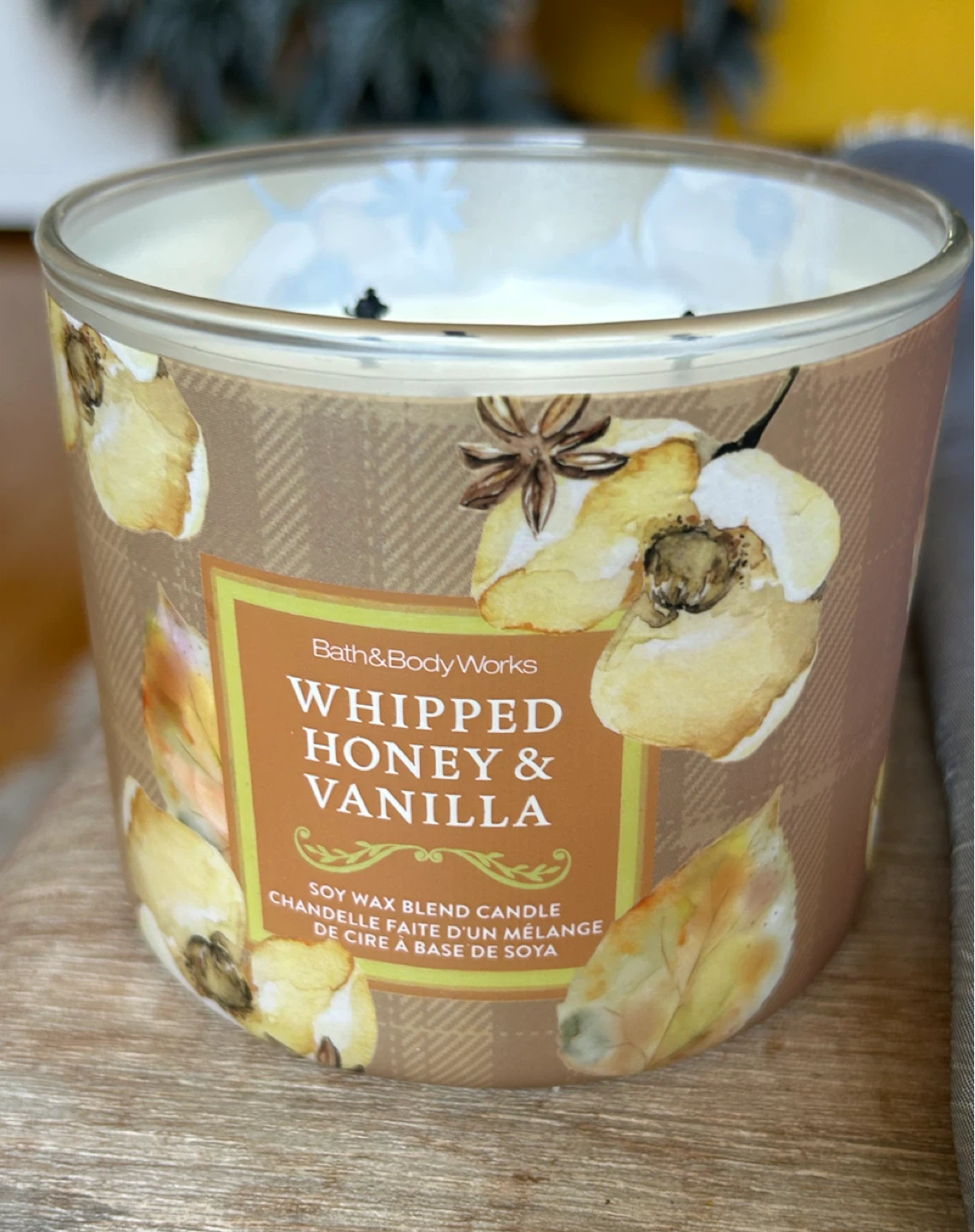 Bath & Body Works Whipped Honey & Vanilla Soy Wax Blend Candle