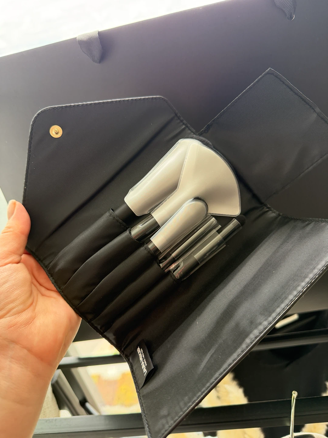 Laura Mercier Makeup Brush Set with Pouch - photo 5