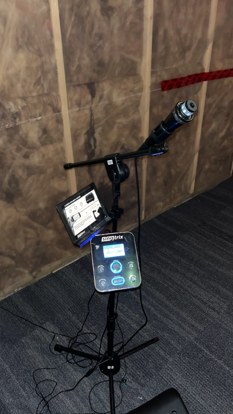 Singtrix karaoke machine