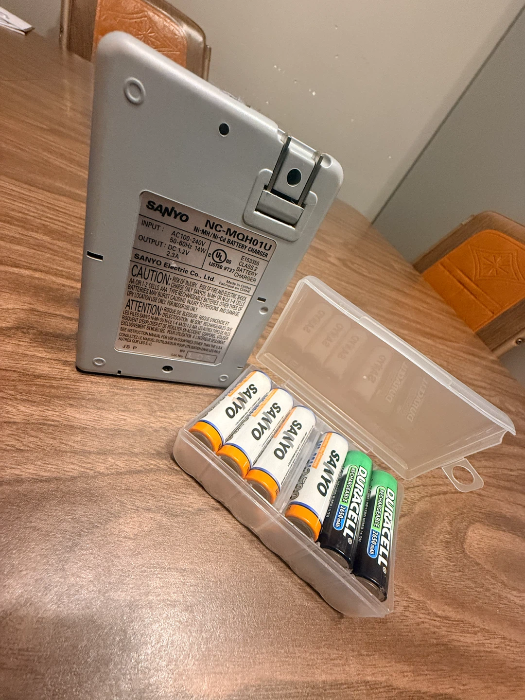 SANYO SUPER QUICK CHARGER + 12 RECHARGEABLE AA BATTERIES - photo 3