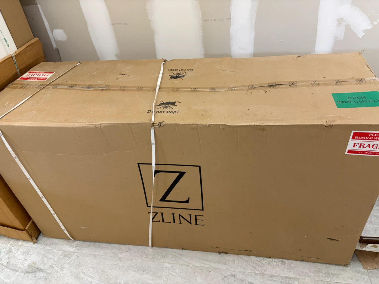 ZLINE 60 in. 700 CFM Ducted Vent Wall Mount Range Hood