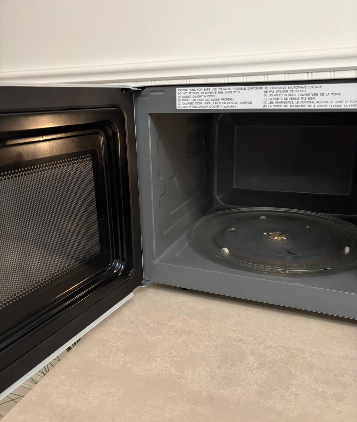 Westinghouse Microwave Oven - photo 4
