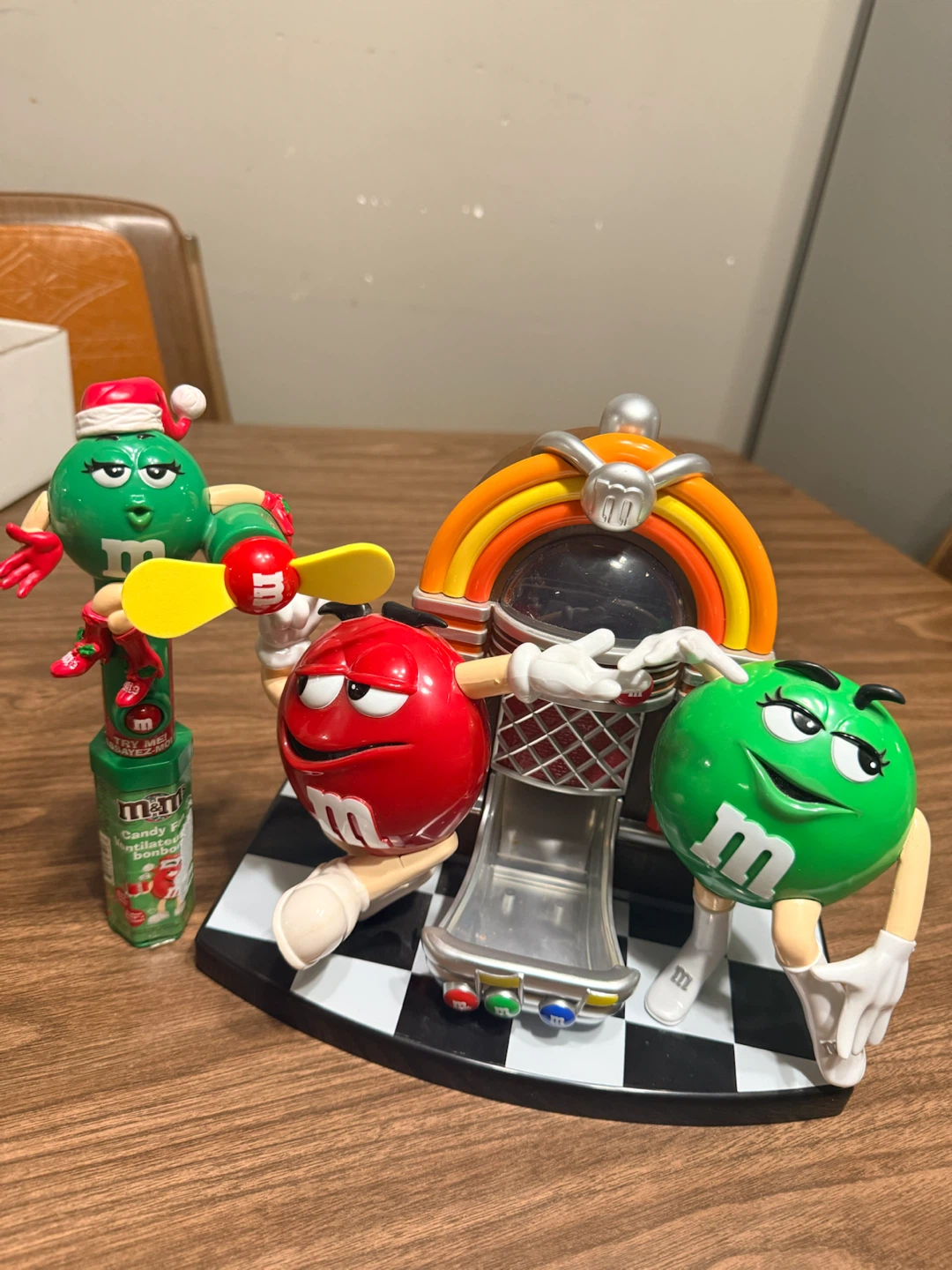 M&M’S JUKEBOX CANDY DISPENSER - photo 2