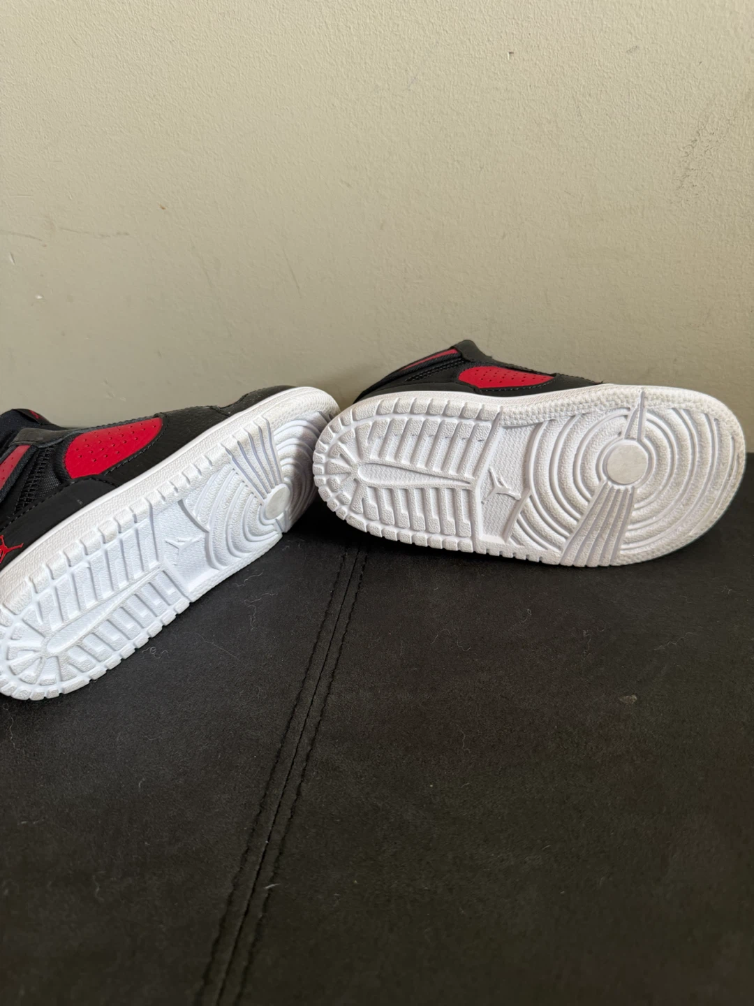 Toddler Boy Jordan size 8c - photo 3
