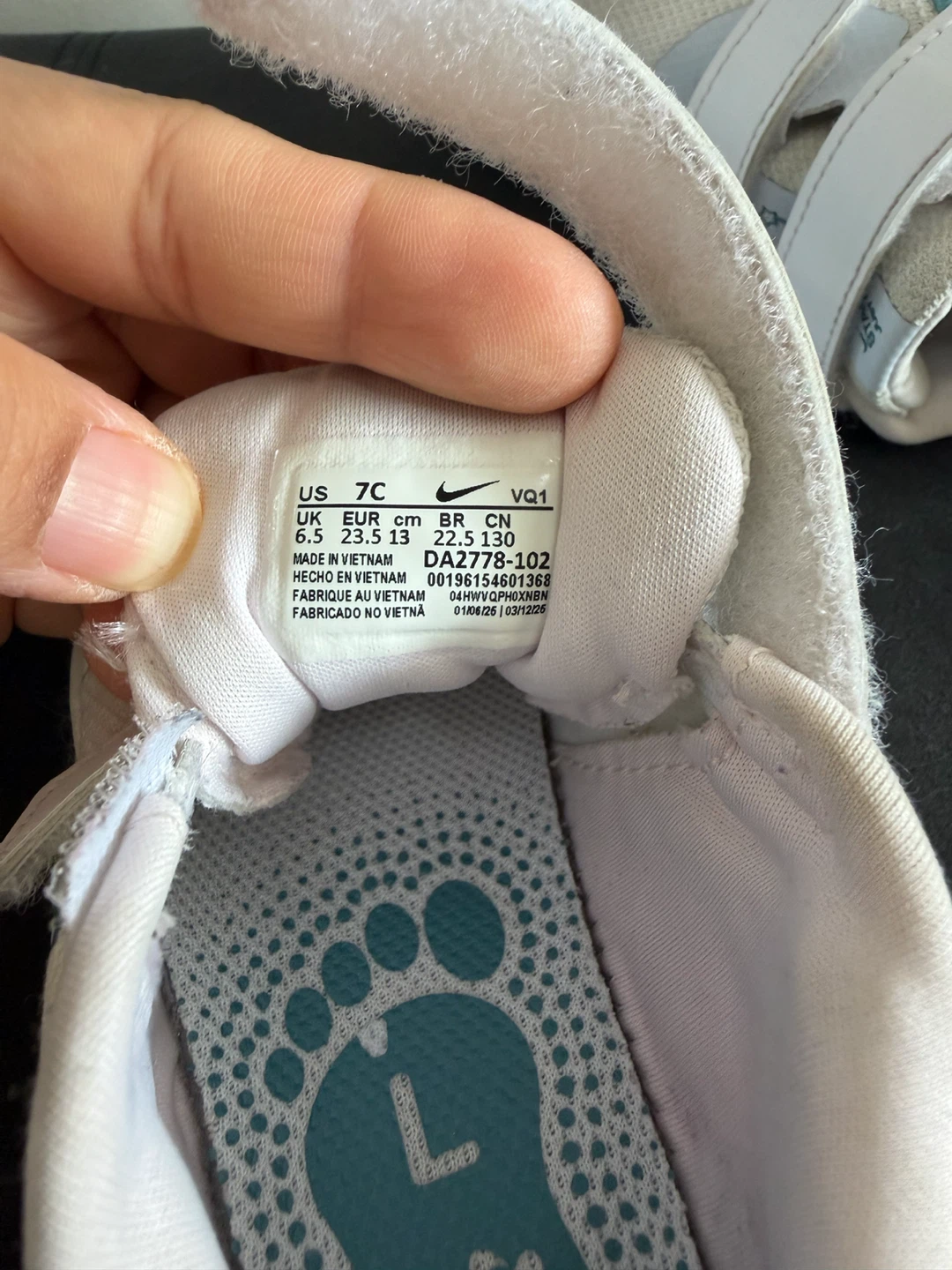 Girl Toddler Nike Running Shoes size 7c - photo 3
