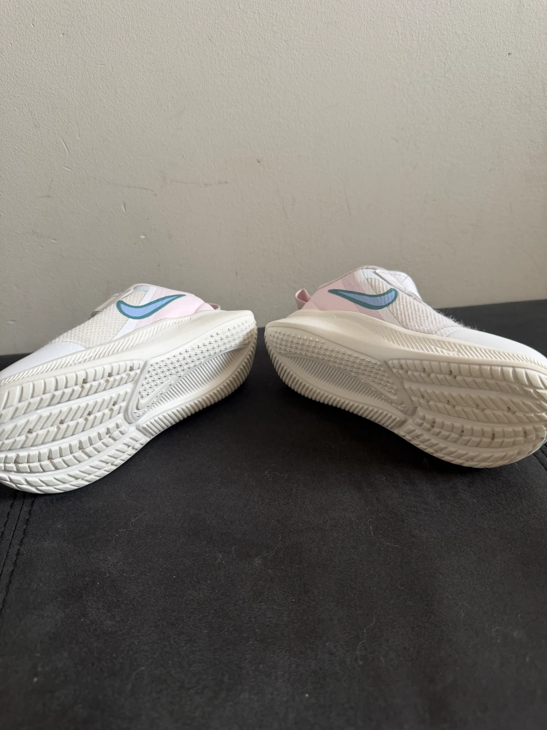 Girl Toddler Nike Running Shoes size 7c - photo 5