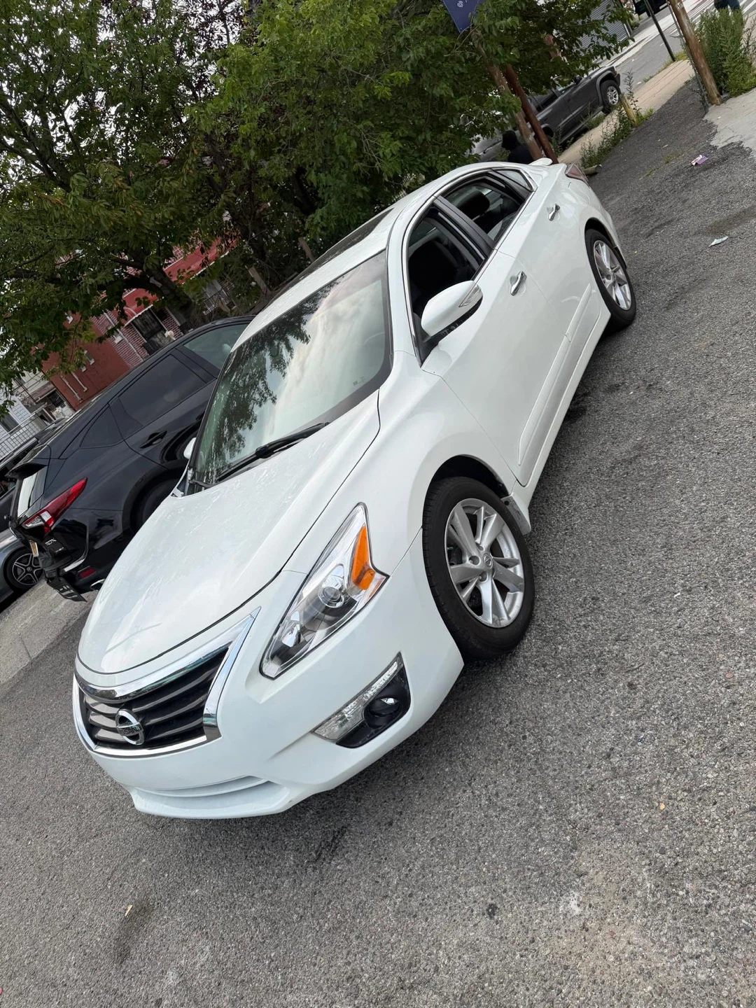 White Nissan Altima SL