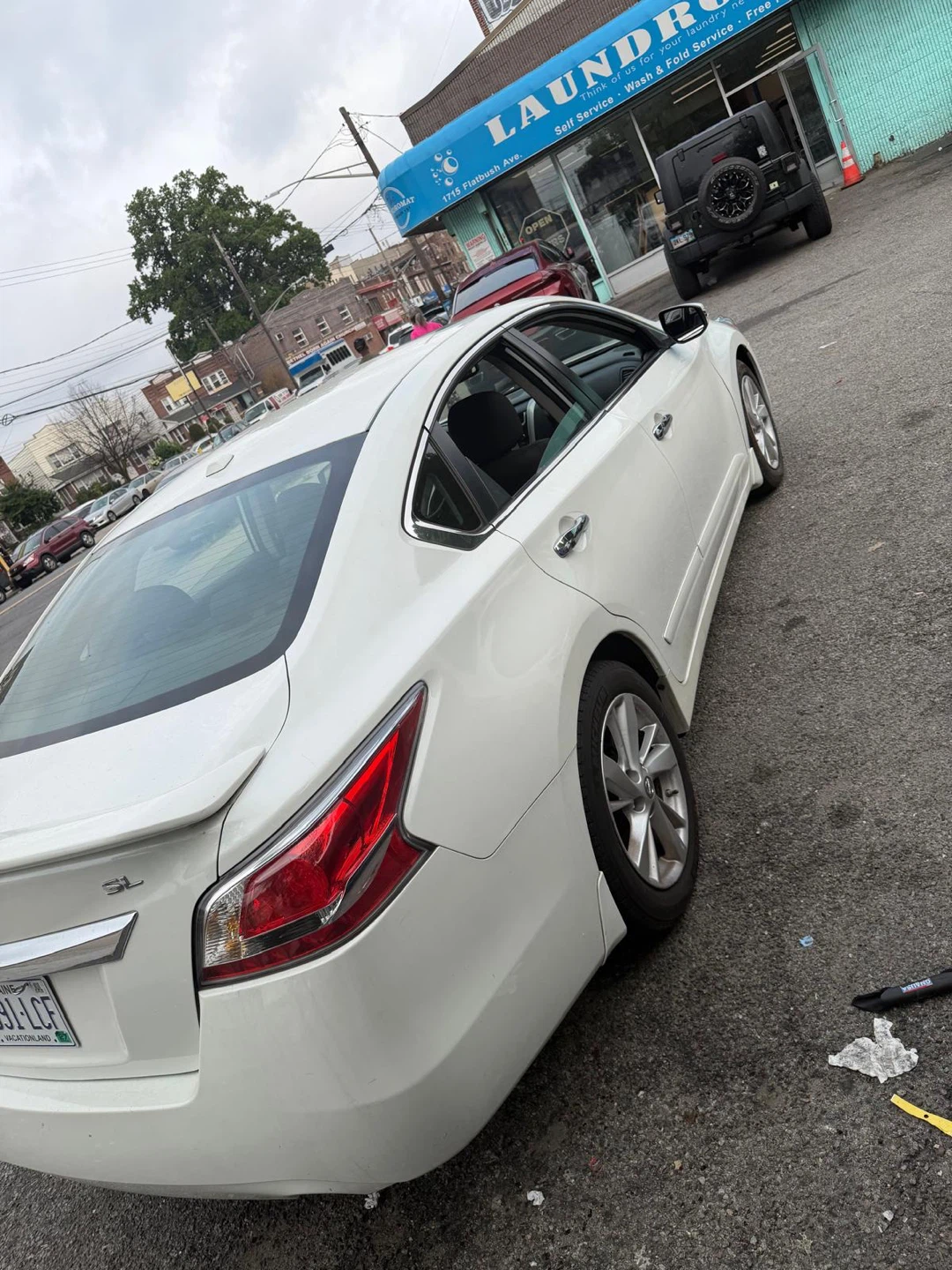 White Nissan Altima SL - photo 4