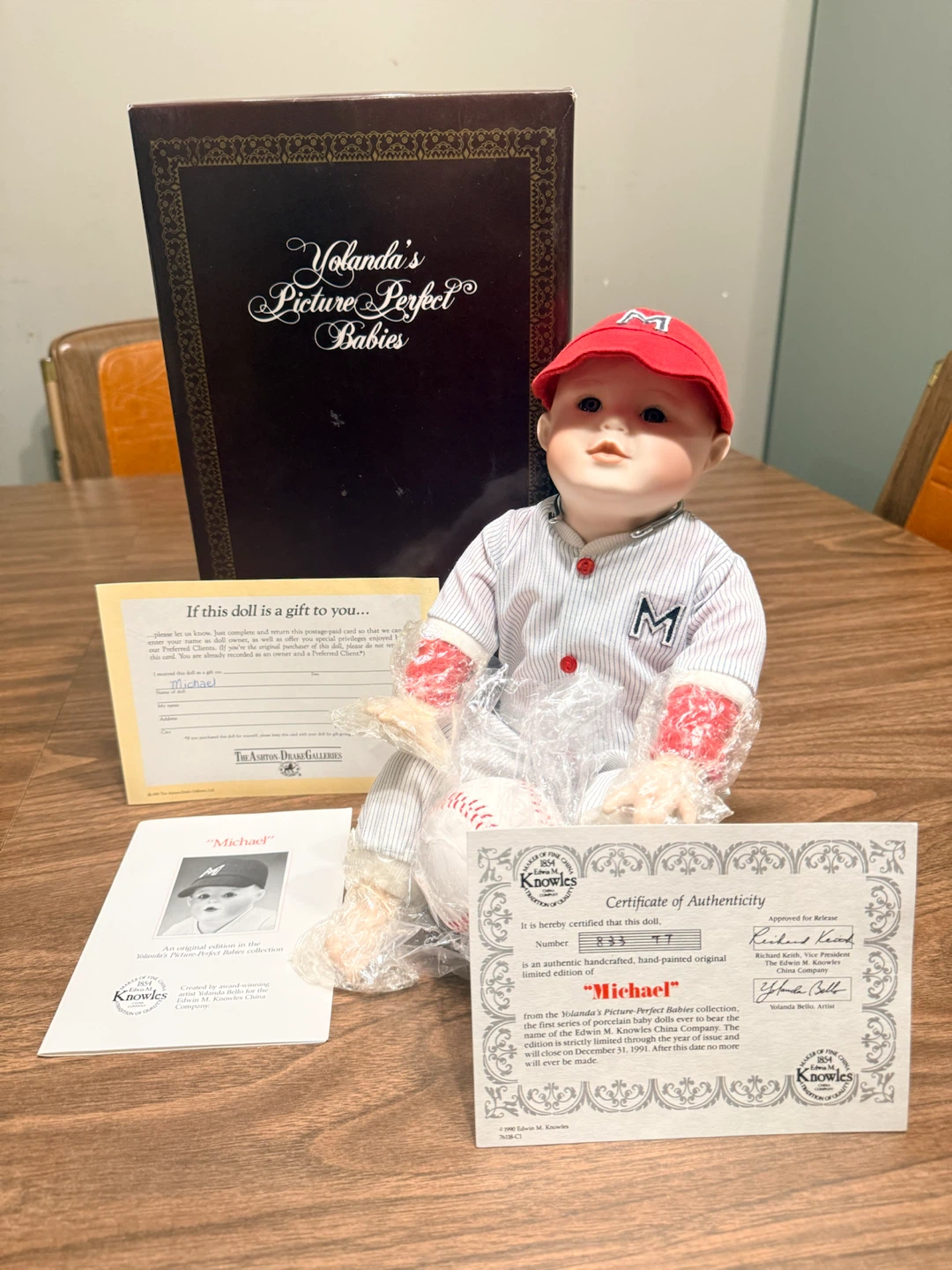 NEW YORK YANKEES PORCELAIN DOLL “BABY MICHAEL” - photo 2