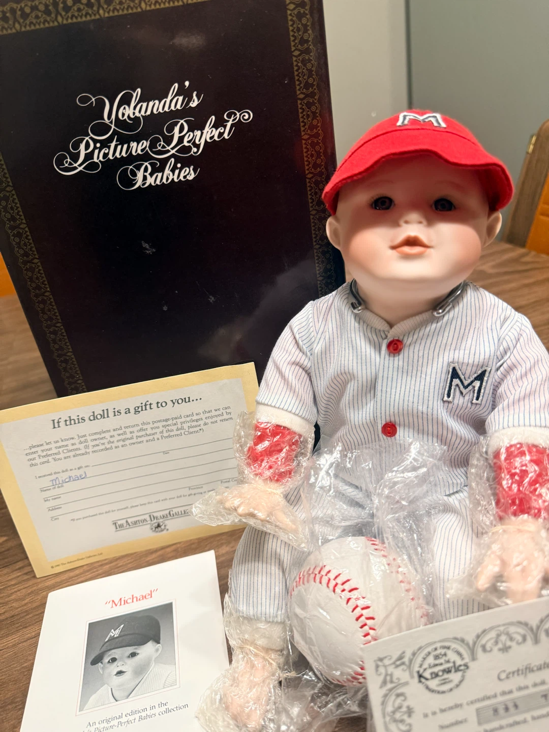 NEW YORK YANKEES PORCELAIN DOLL “BABY MICHAEL” - photo 3