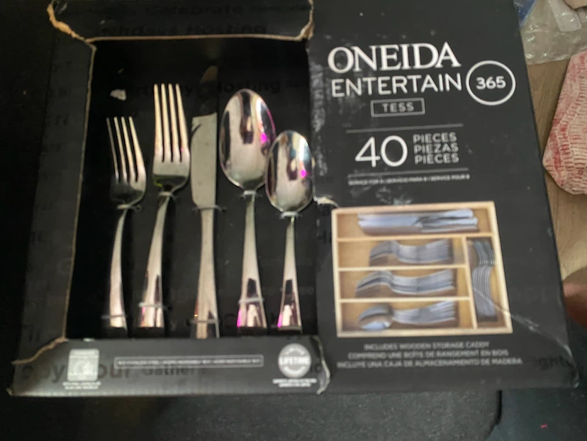 Oneida Entertain 365 Tess 40-Piece Flatware Set with Wood Caddy