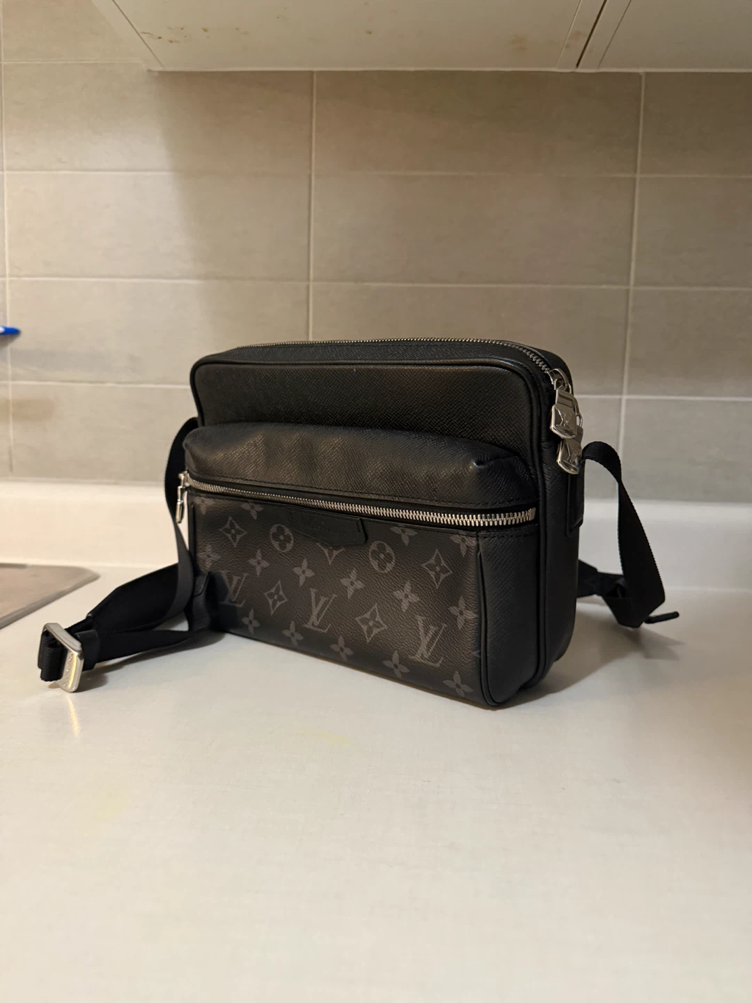 Louis Vuitton Black Monogram Messenger Bag - photo 2