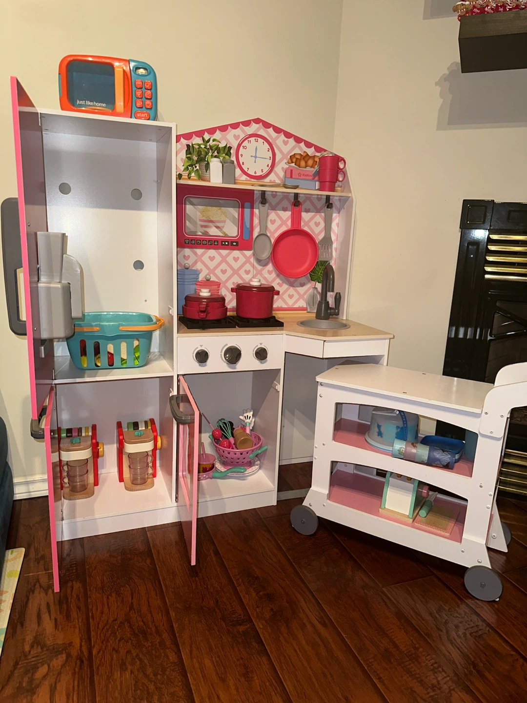 Girls Kitchen with Accessories