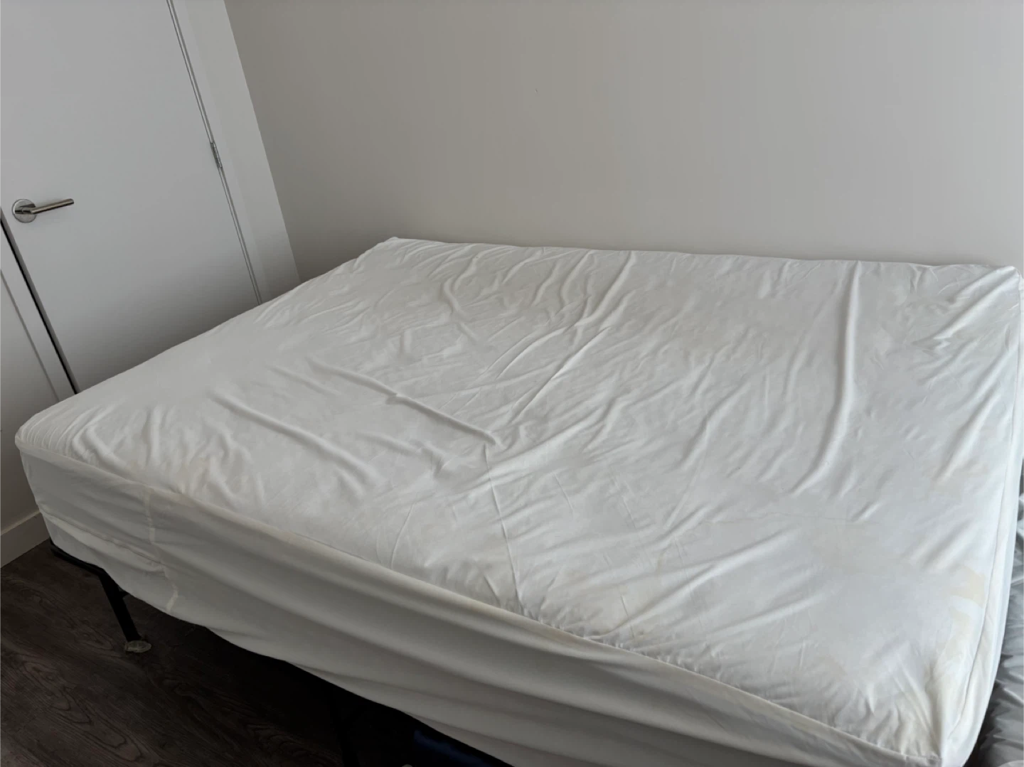 Beautyrest Queen Mattress and Metal Bed Frame - photo 3