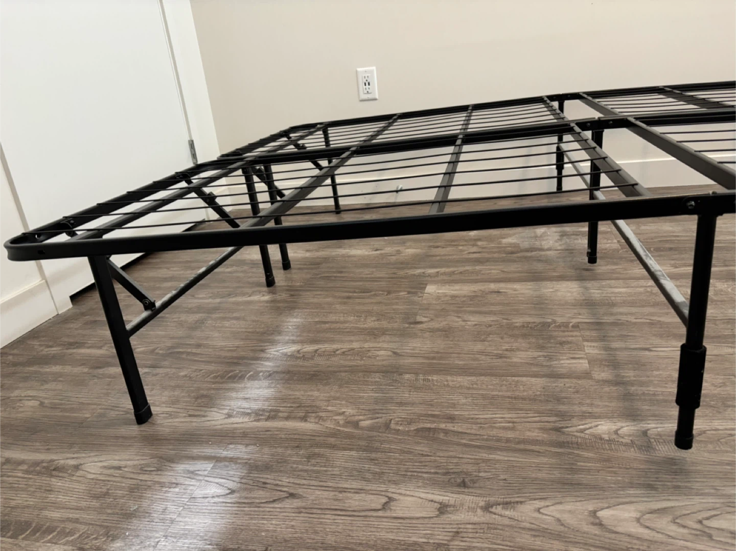 Beautyrest Queen Mattress and Metal Bed Frame - photo 2