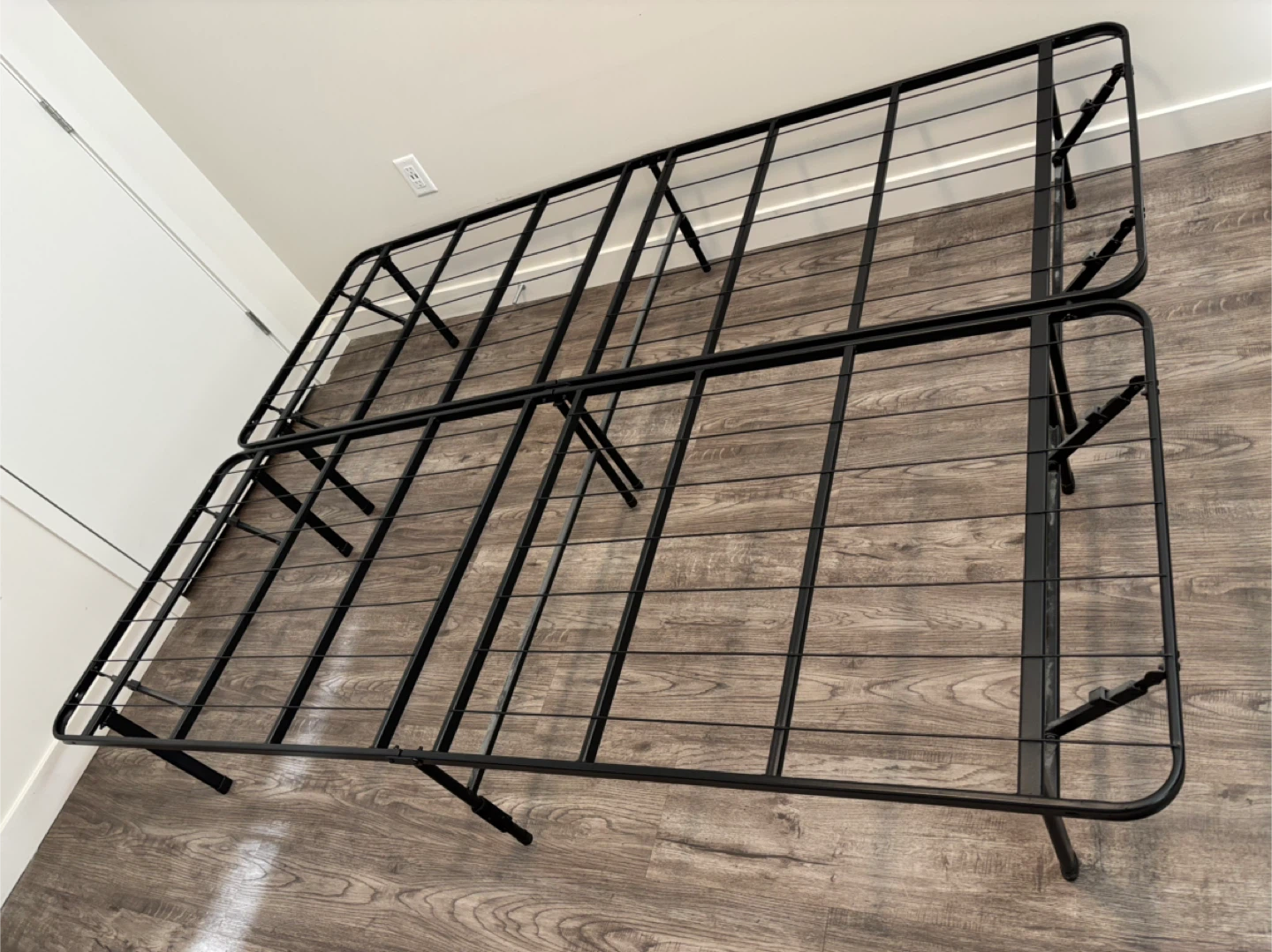 Beautyrest Queen Mattress and Metal Bed Frame - photo 5