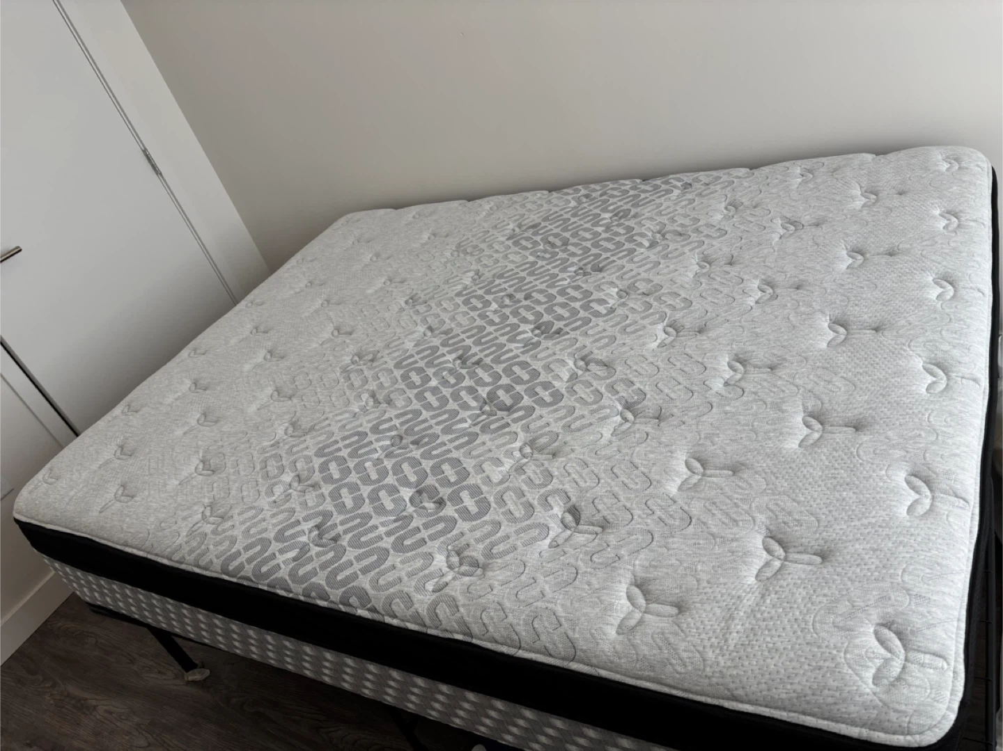 Beautyrest Queen Mattress and Metal Bed Frame - photo 2