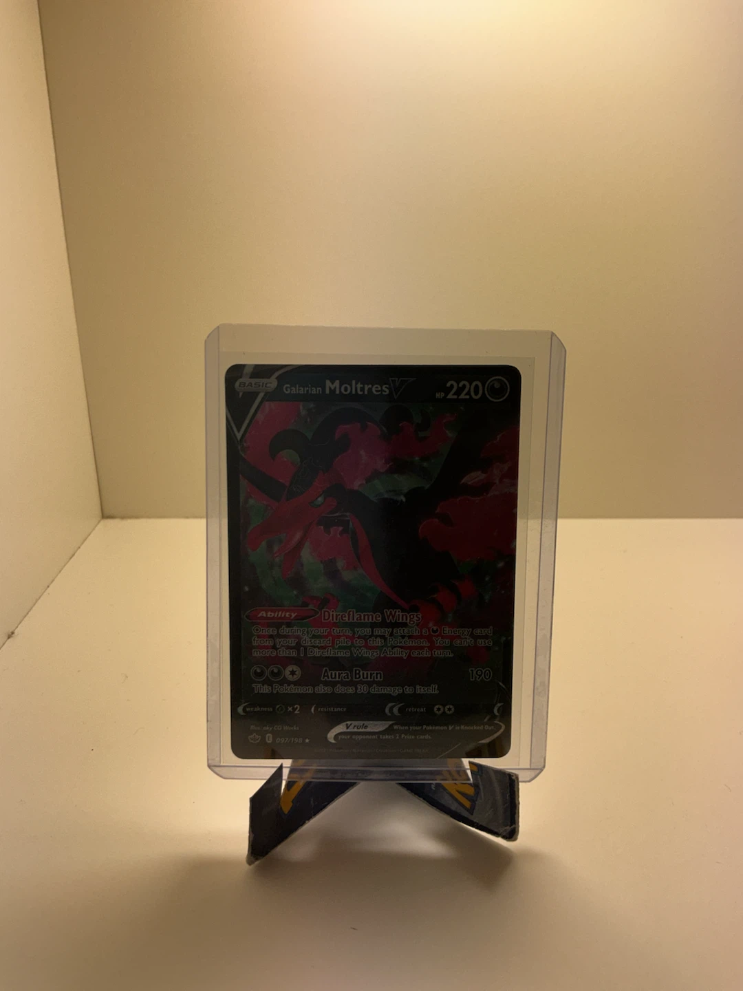 Galarian Moltres V 097/198 Chilling Reign Pokémon Card