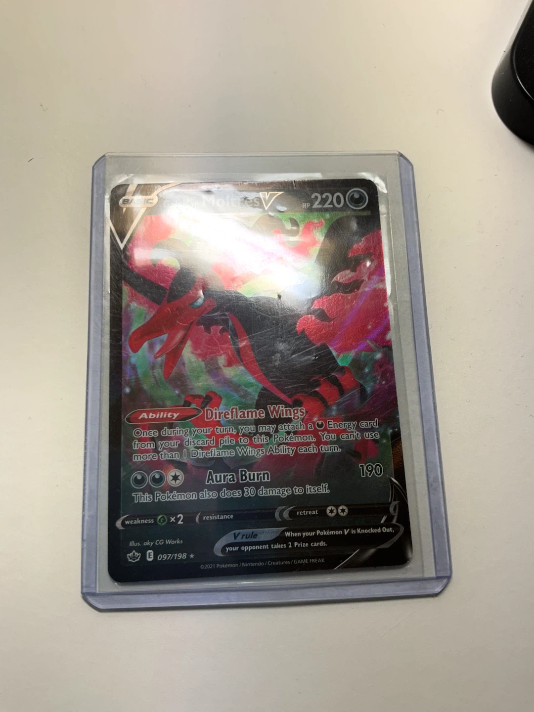 Galarian Moltres V 097/198 Chilling Reign Pokémon Card - photo 2