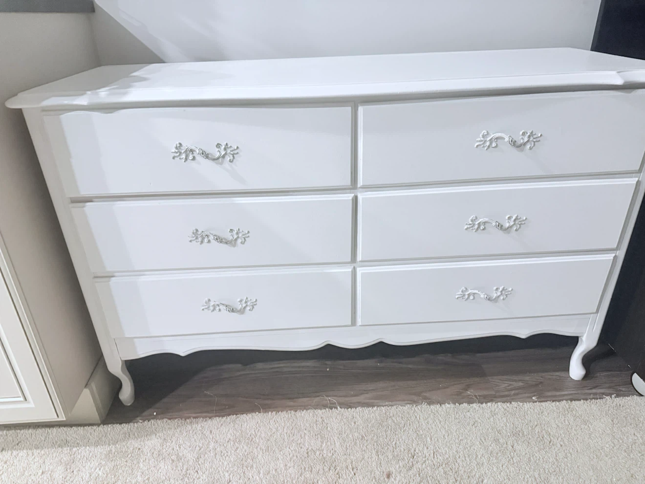 White 6-Drawer Dresser