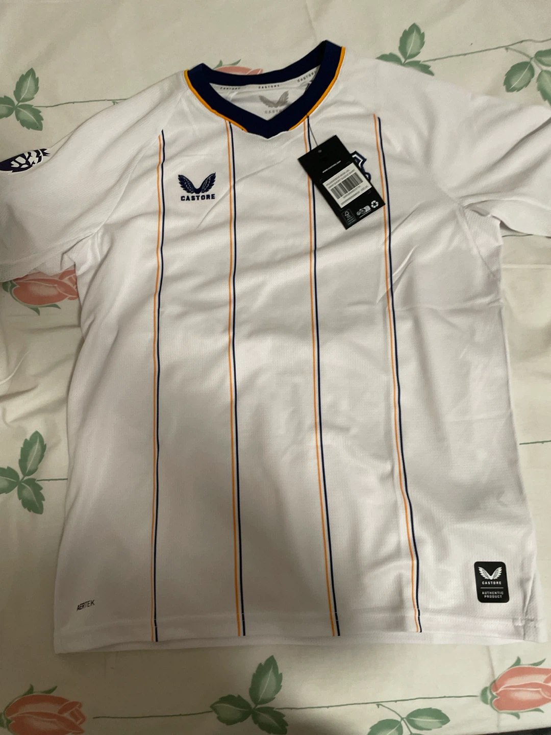 Everton Castore away jersey
