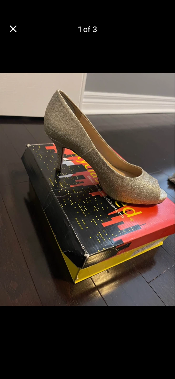 City Classified Gold Glitter Peep-Toe Heels - Size 7.5