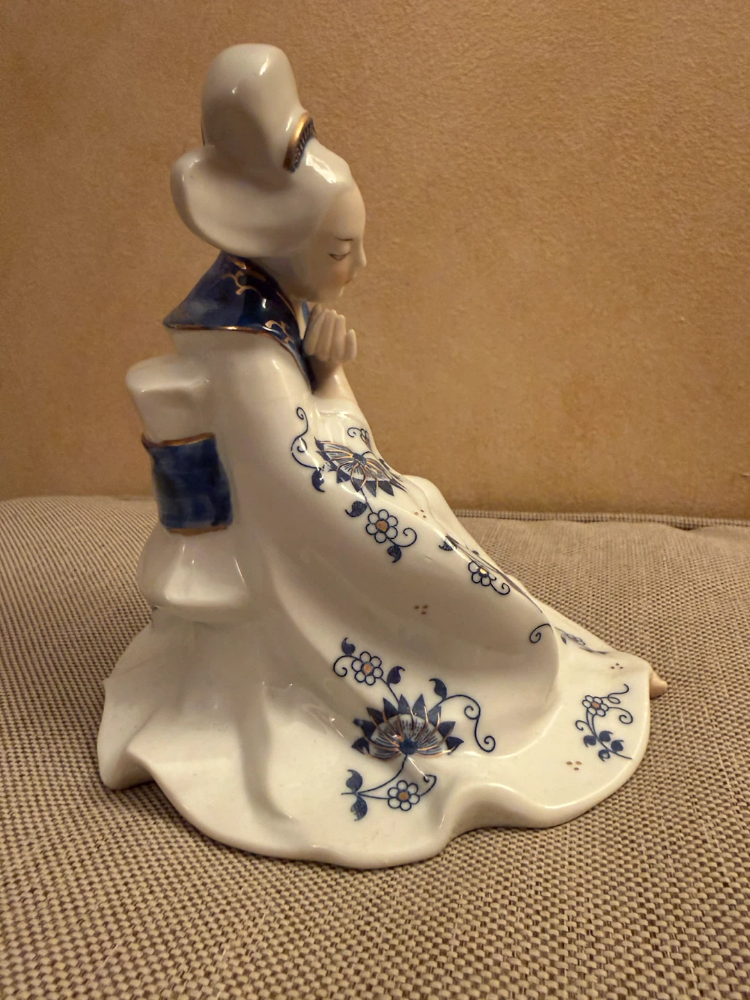 Vienna Woods Fine China Figurine - Woman in Kimono - photo 4