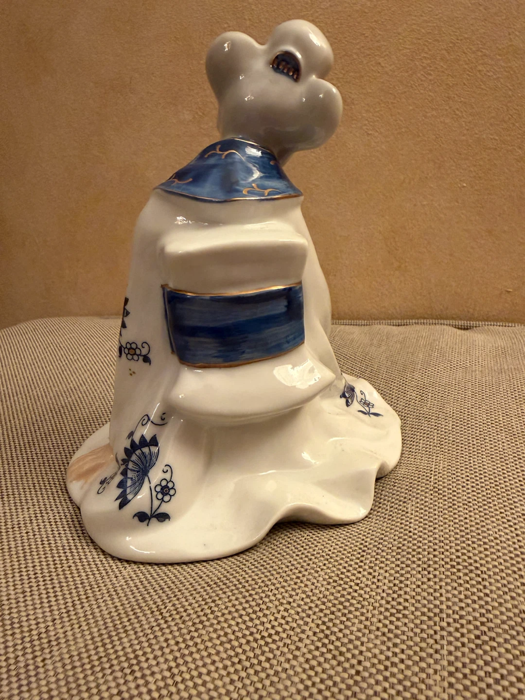 Vienna Woods Fine China Figurine - Woman in Kimono - photo 5