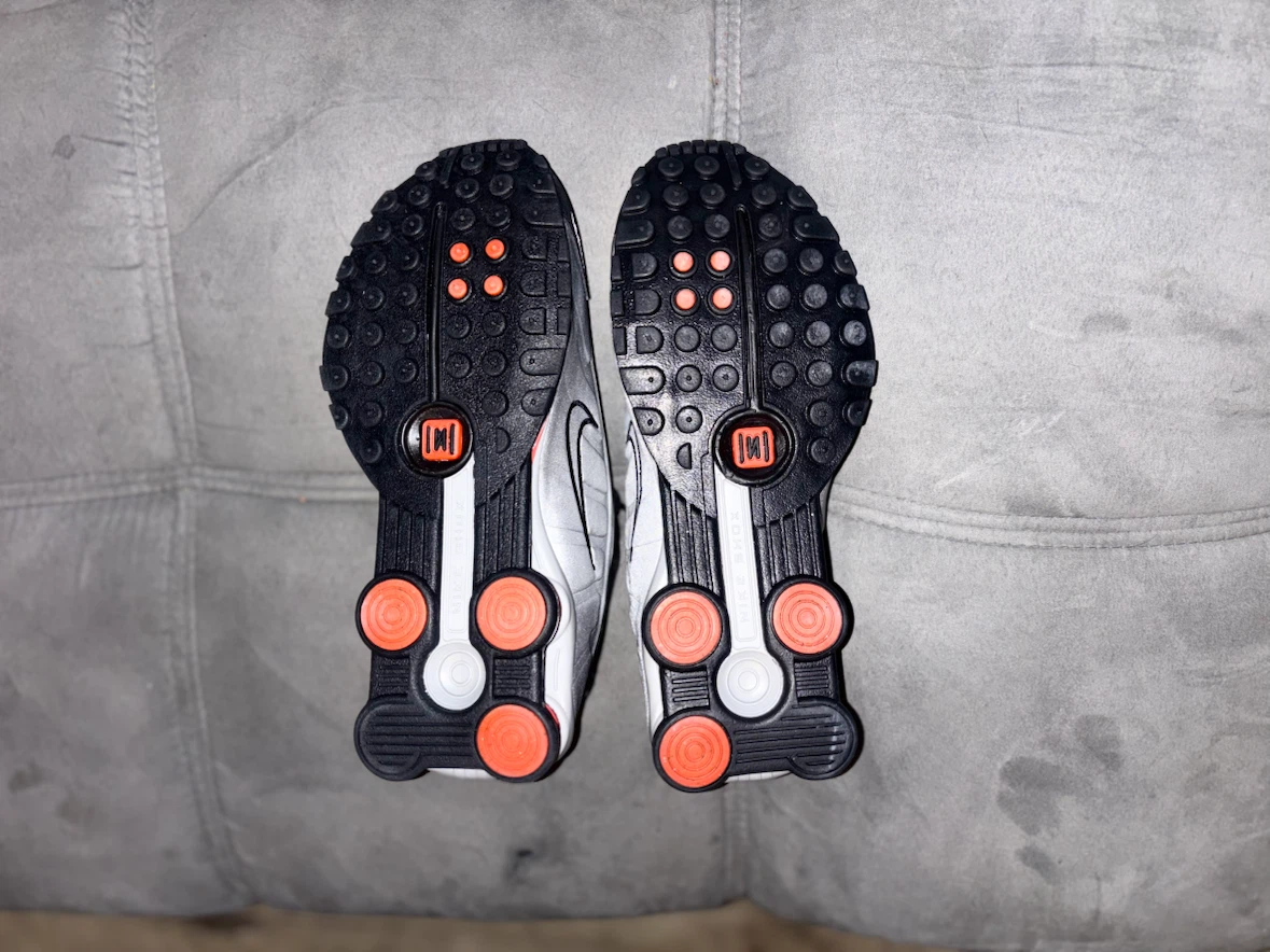 Nike Shox Running Shoes - photo 3