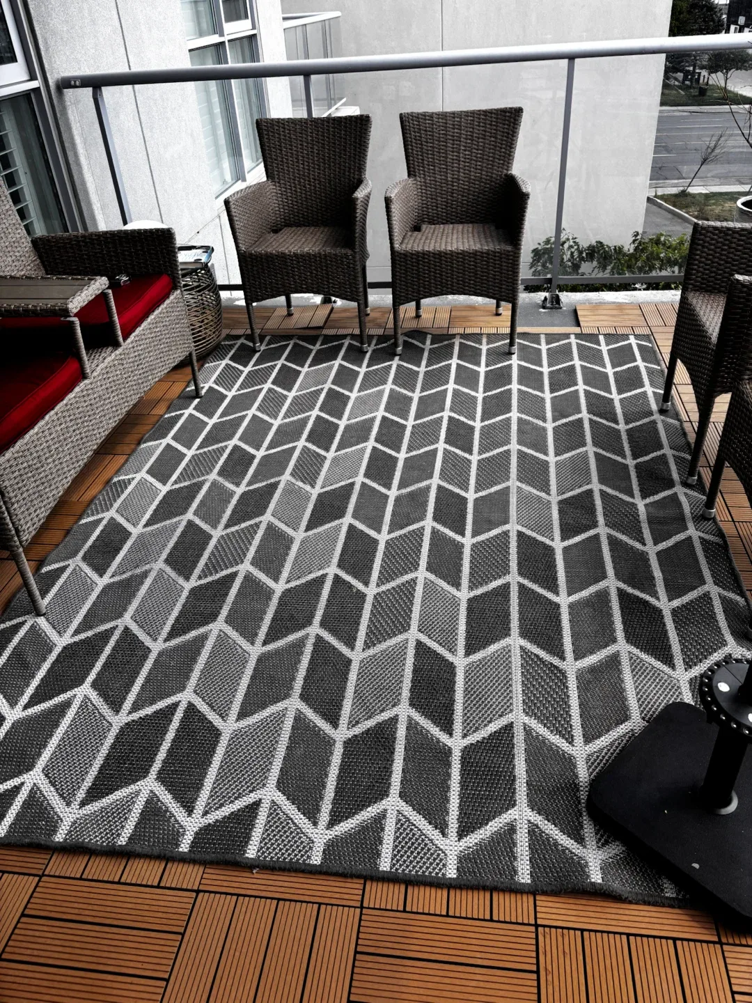 Outdoor Area Rug 6’ x 9’ // Not plastic