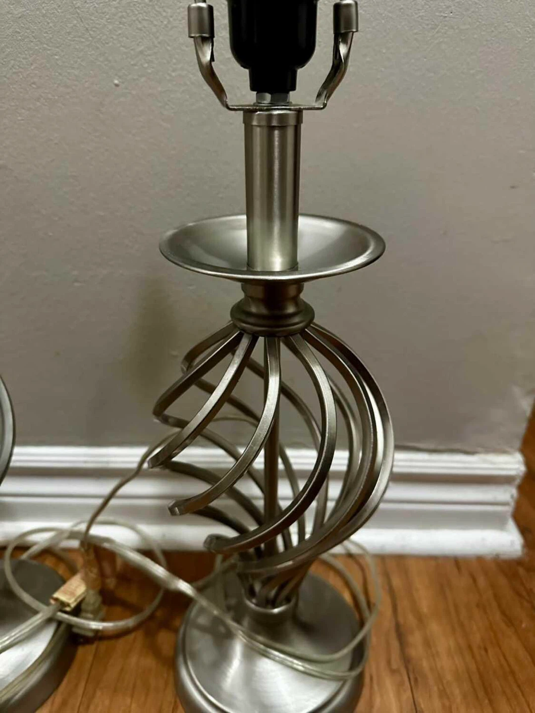 Set of 2 brushed nickel twisted metal lamps - photo 2