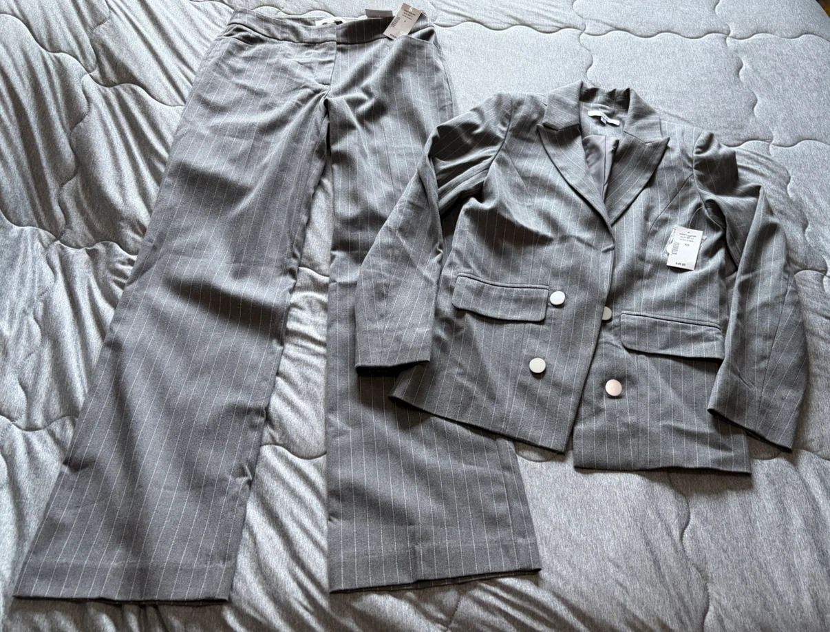 BNWT! Women’s size XS grey Cleo suit set