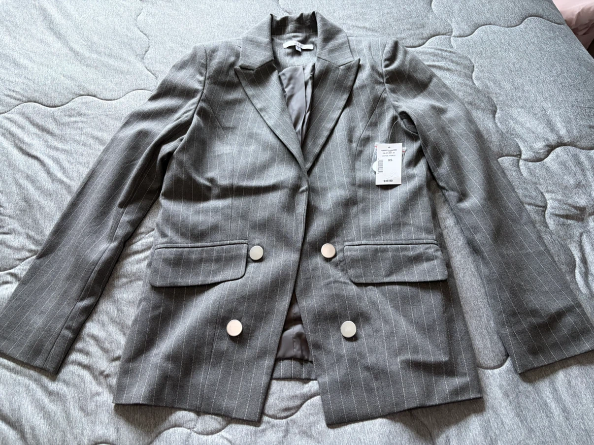 BNWT! Women’s size XS grey Cleo suit set - photo 2
