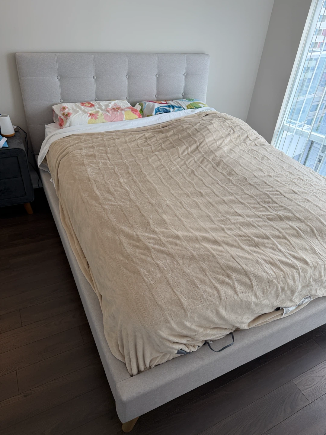 CARME Tufted Upholstered Queen Bed Frame