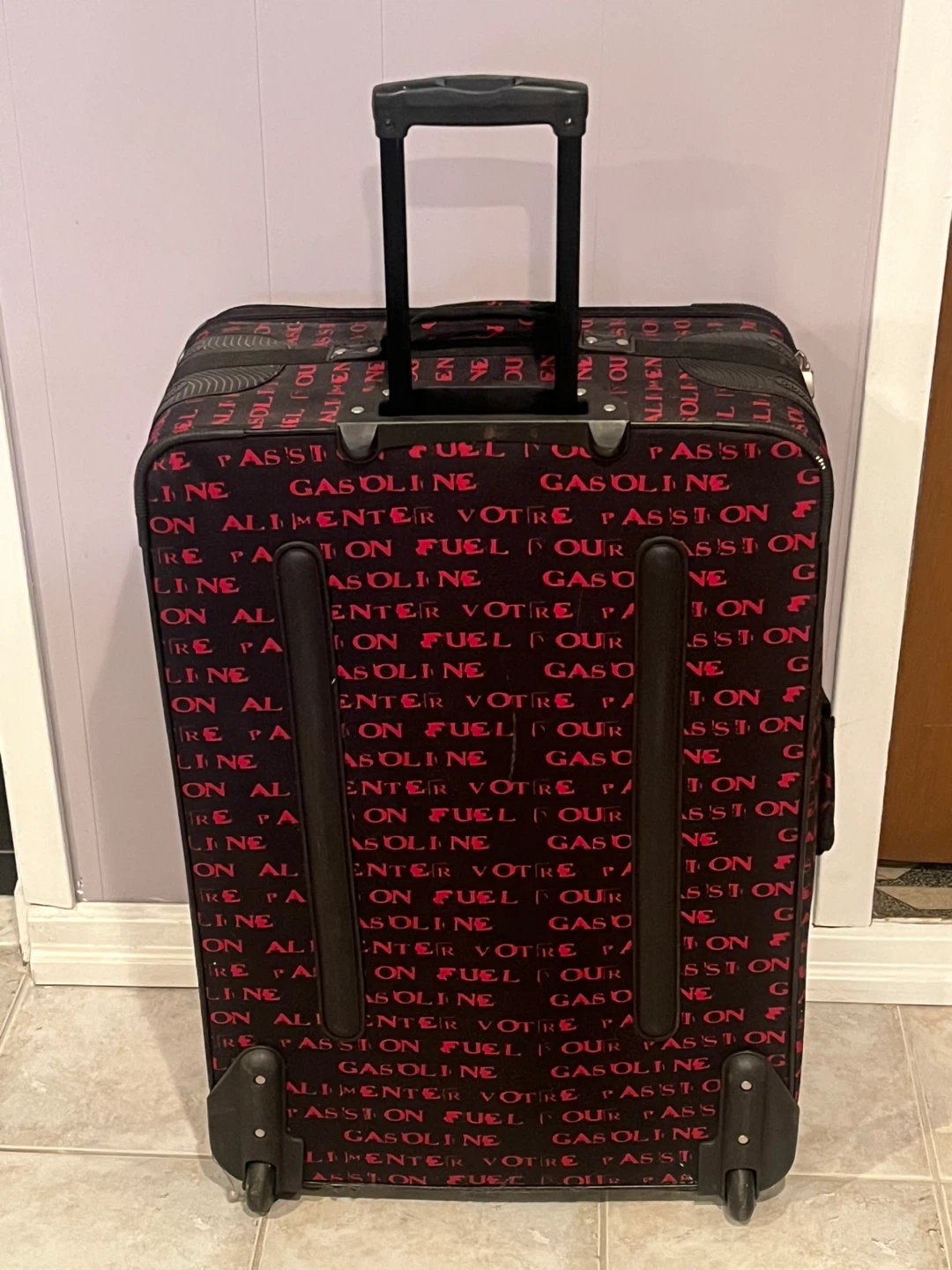 Gasoline black and red patterned rolling suitcase - photo 2