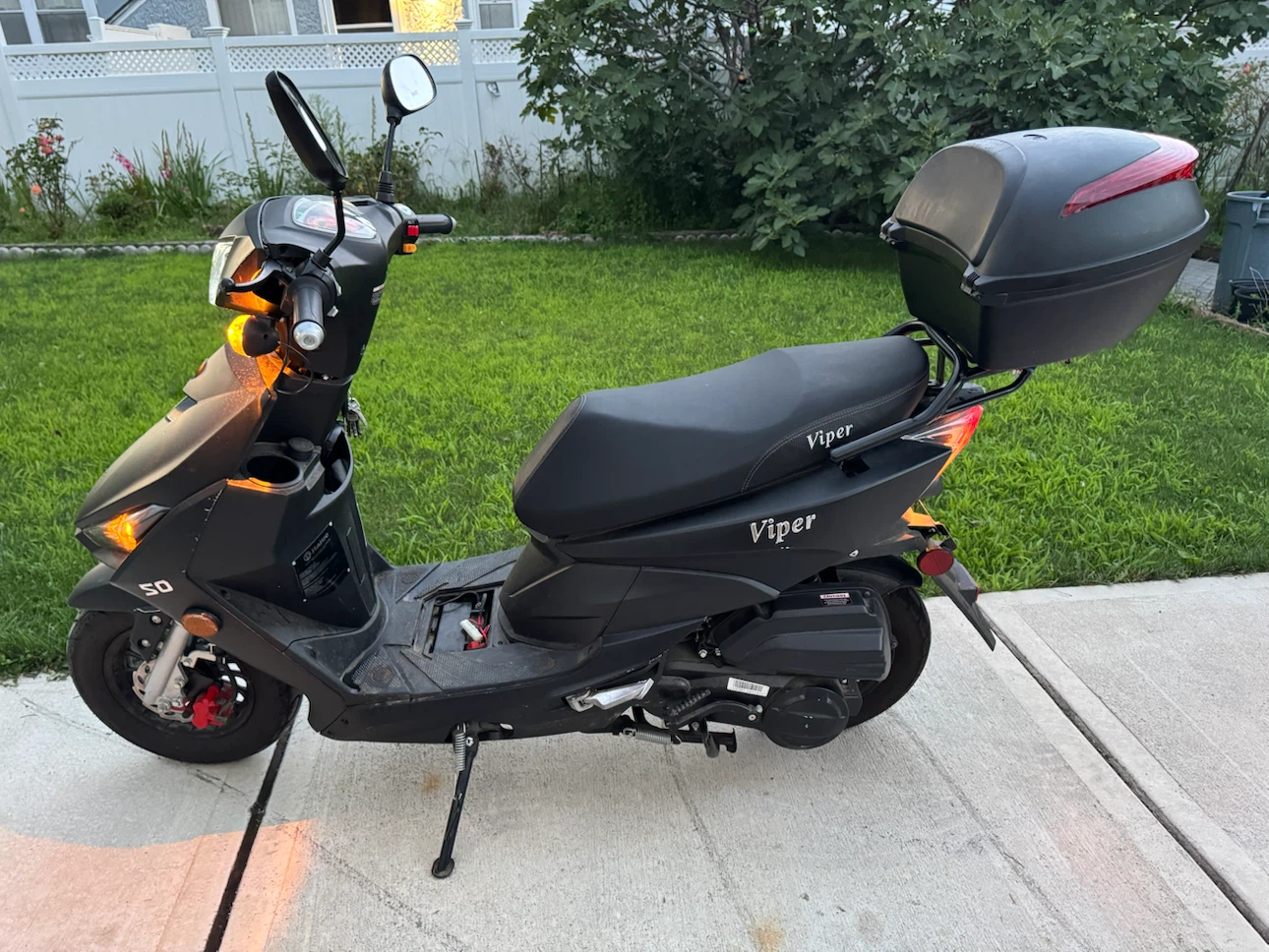 Viper 50cc Scooter with Trunk - photo 4