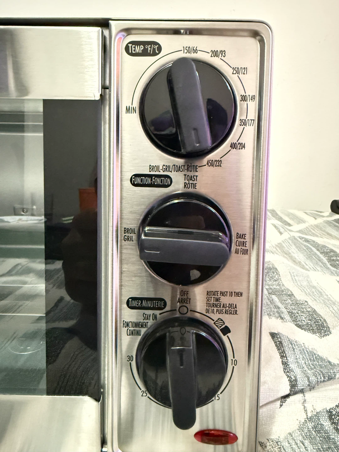 Move out sale - Hamilton Beach Toaster Oven - photo 3