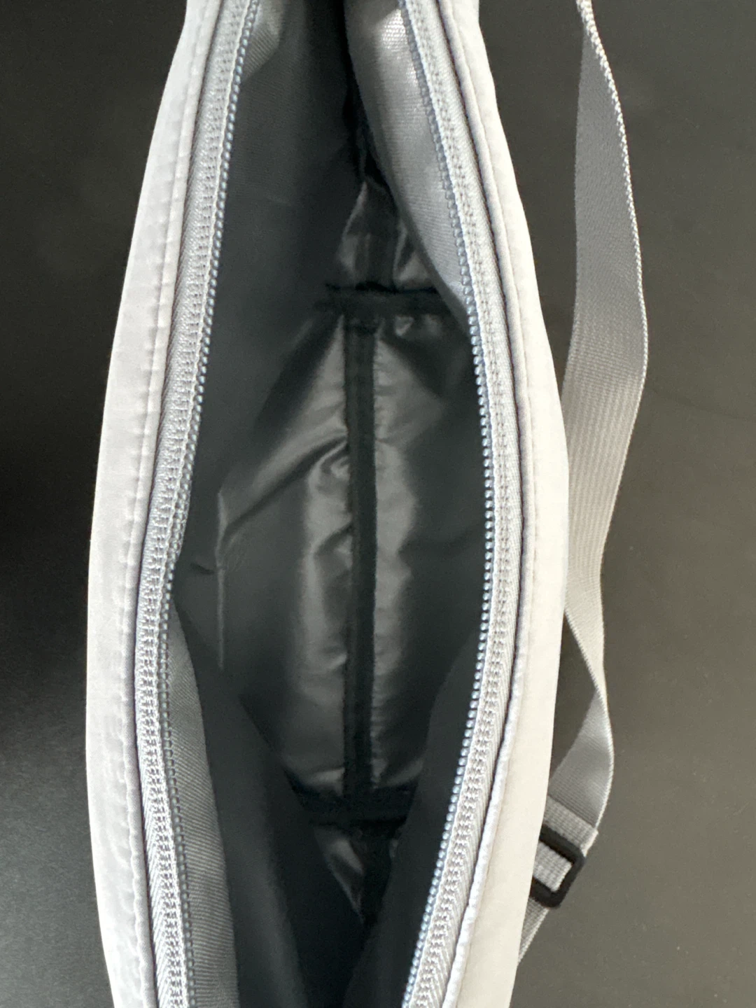 UNIQLO Grey insulated lunch bag - photo 2