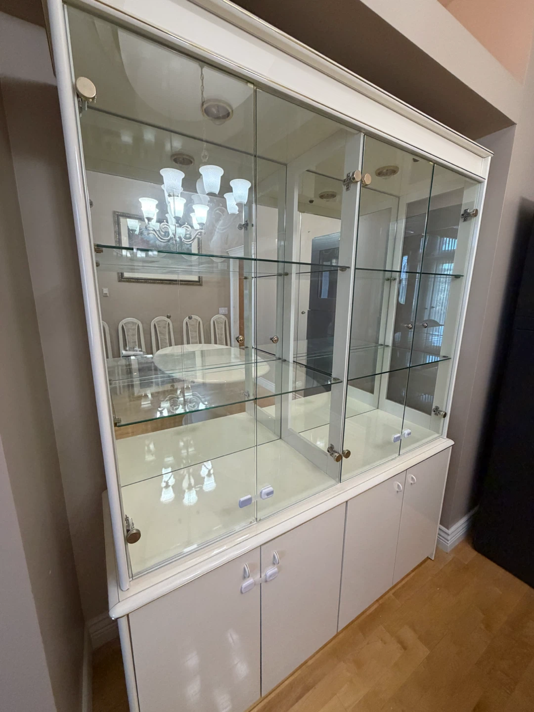 Elegant Glass Display Cabinet with Lighting - photo 3