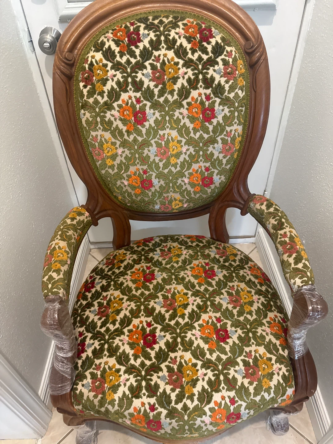 Vintage Accent Chair Floral Upholstery Wood Frame - photo 2
