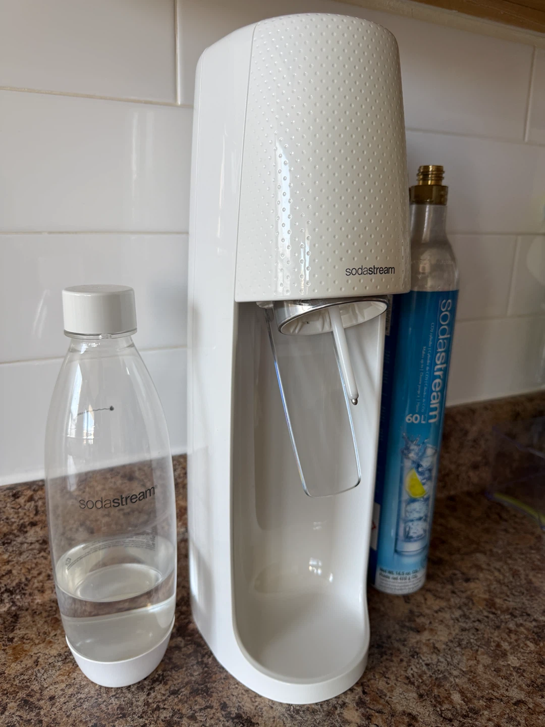 SodaStream Fizzi Sparkling Water Maker Kit - photo 4
