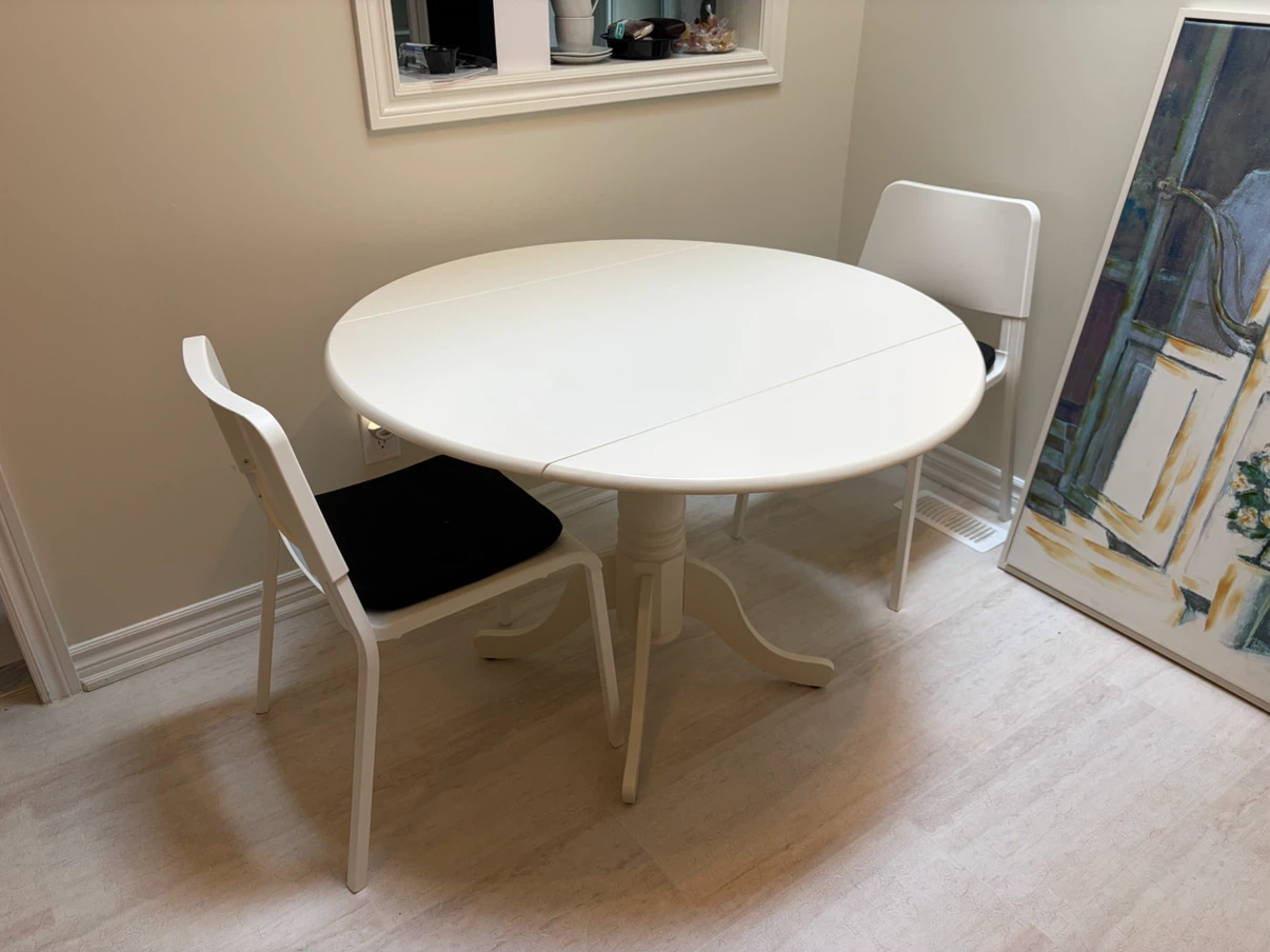 Kitchen Table And 2 Chairs
