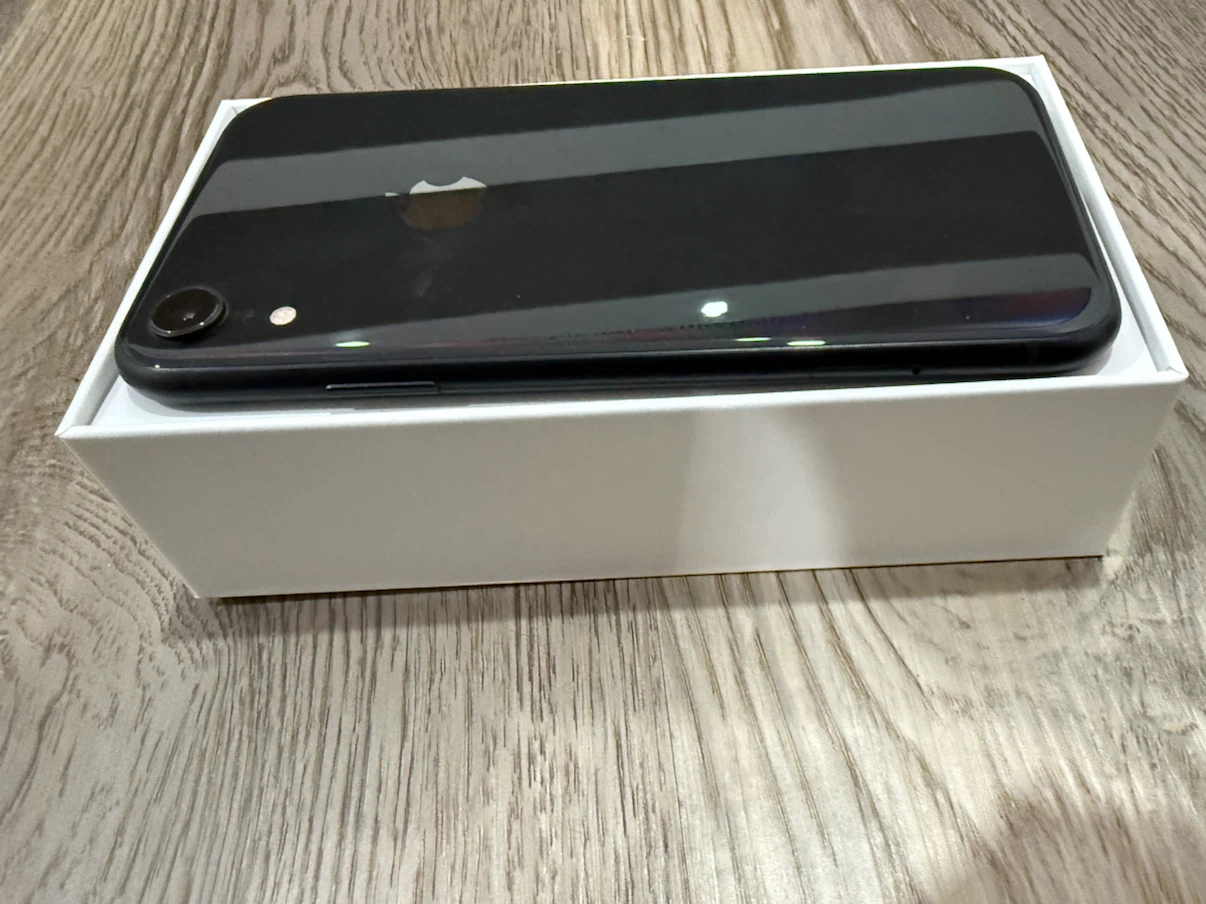 Iphone XR - photo 3