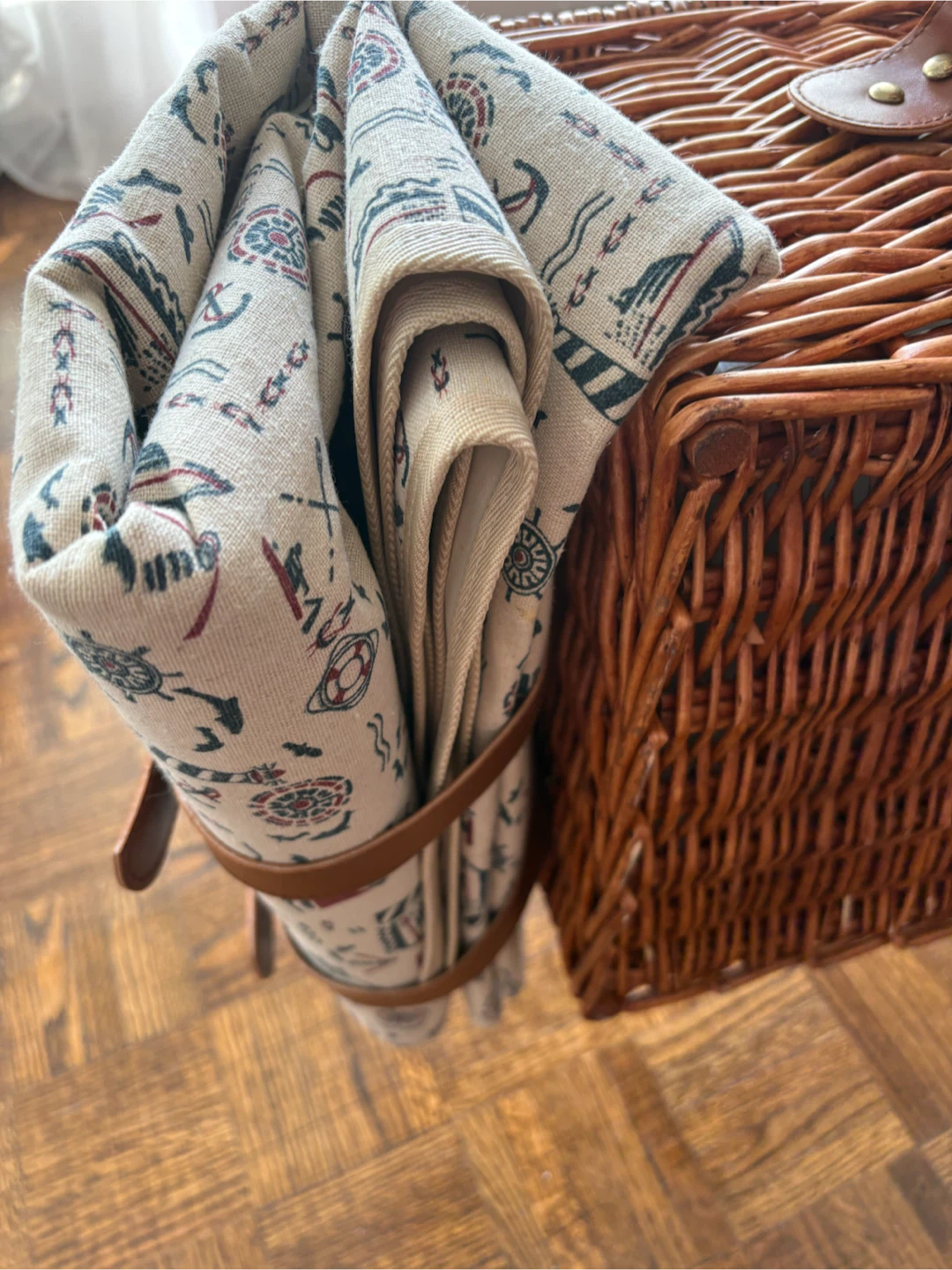 Picnic Basket with Extra Large Blanket and Utensils - photo 2